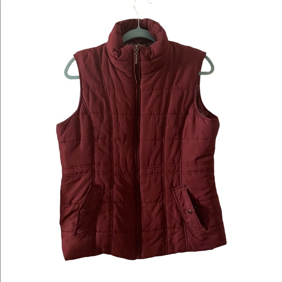 Weatherproof Jackets & Blazers - Weatherproof burgundy puffer vest ⭐️